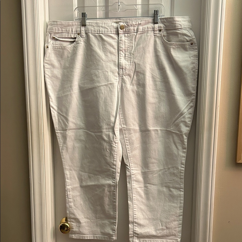 Jennifer Lopez 20W White Capri Jeans